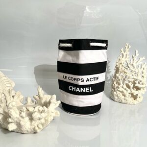 Vintage CHANEL Le Corps Actif Drawstring Bag Black/White